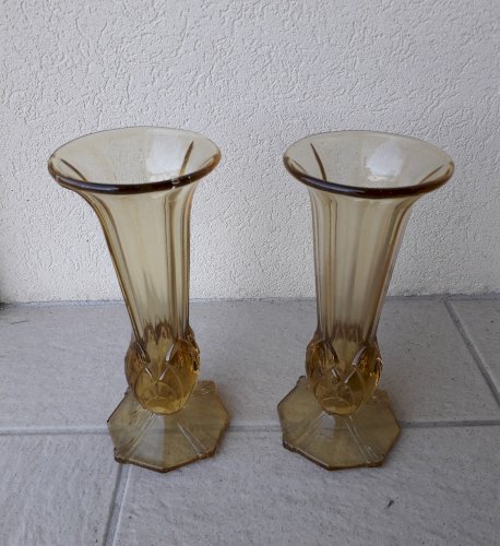 Paire de vases en verre