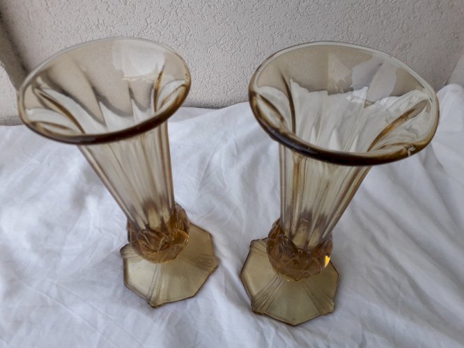 Paire de vases en verre