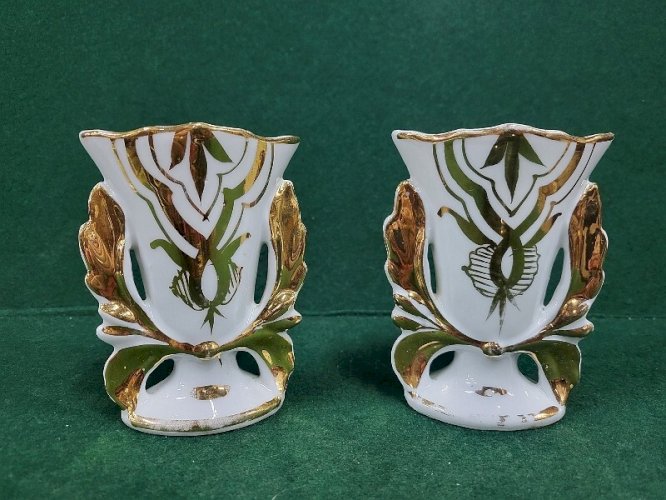PAIRE DE VASES EN VIEUX PARIS