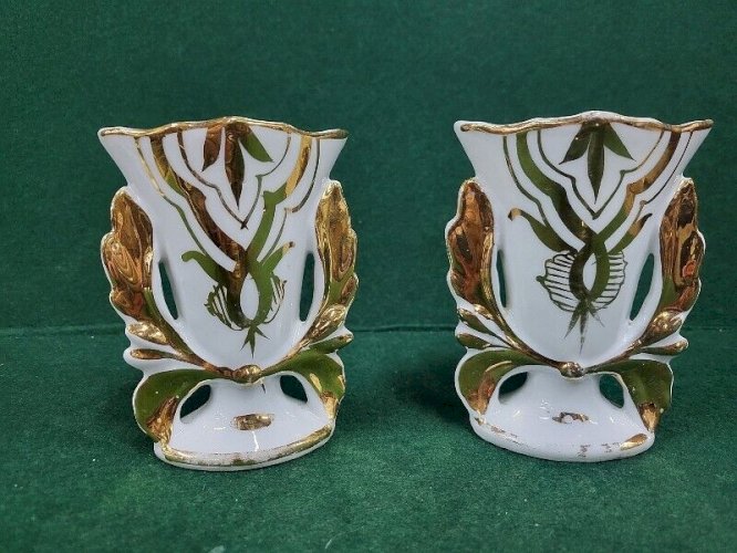 PAIRE DE VASES EN VIEUX PARIS