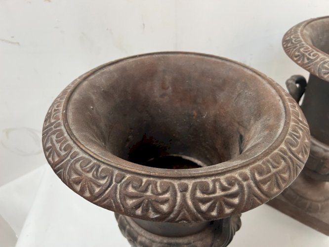 Paire de vases Médicis en fonte de fer XX siècle