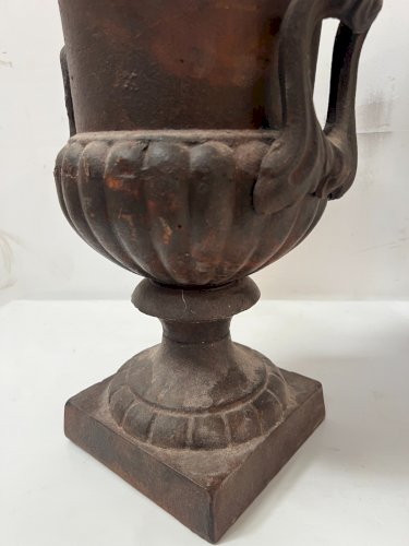 Paire de vases Médicis en fonte de fer XX siècle
