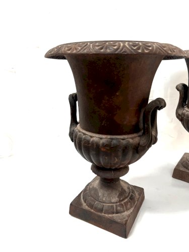 Paire de vases Médicis en fonte de fer XX siècle