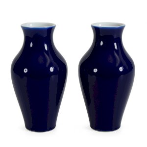 Paire de vases Sèvres – Bleu profond – Porcelaine française – 24,5 cm
