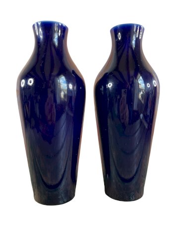 Paire de vases Sèvres – Bleu profond – Porcelaine française – 24,5 cm