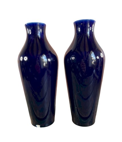 Paire de vases Sèvres – Bleu profond – Porcelaine française – 24,5 cm