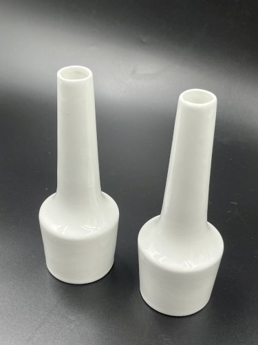Paire de vases soliflores en céramique blanche vintage