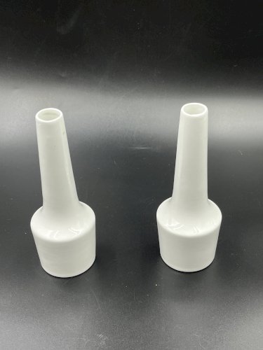 Paire de vases soliflores en céramique blanche vintage