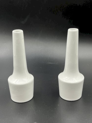Paire de vases soliflores en céramique blanche vintage
