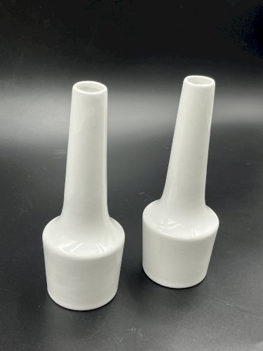 Paire de vases soliflores en céramique blanche vintage