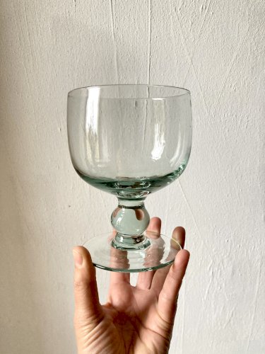 Paire de verres à pied en verre soufflé artisanal