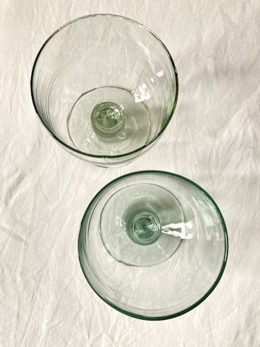 Paire de verres à pied en verre soufflé artisanal