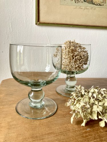 Paire de verres à pied en verre soufflé artisanal