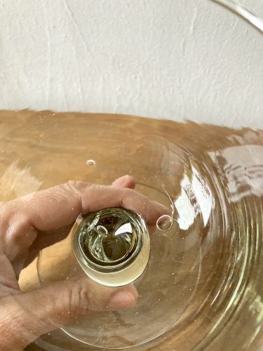 Paire de verres à pied en verre soufflé artisanal