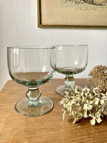 Paire de verres à pied en verre soufflé artisanal