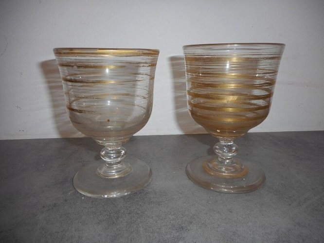 PAIRE DE VERRES DU XVIII ème SIECLE EN CRISTAL DORE