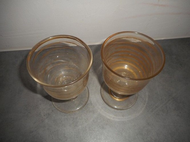 PAIRE DE VERRES DU XVIII ème SIECLE EN CRISTAL DORE