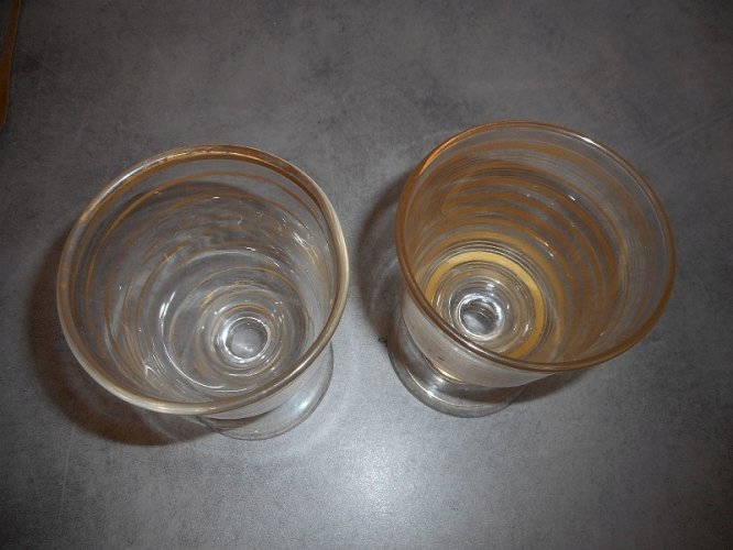 PAIRE DE VERRES DU XVIII ème SIECLE EN CRISTAL DORE