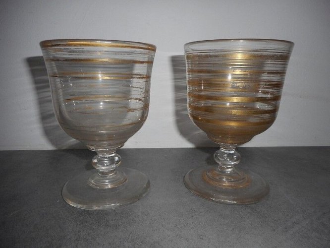 PAIRE DE VERRES DU XVIII ème SIECLE EN CRISTAL DORE