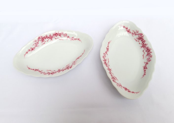 Paire délicats raviers porcelaine décor aux roses