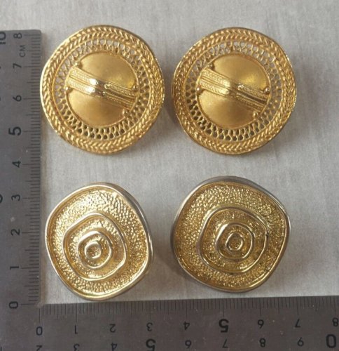 Paires d'anciennes boucles d'oreilles clips, en métal doré, vintage
