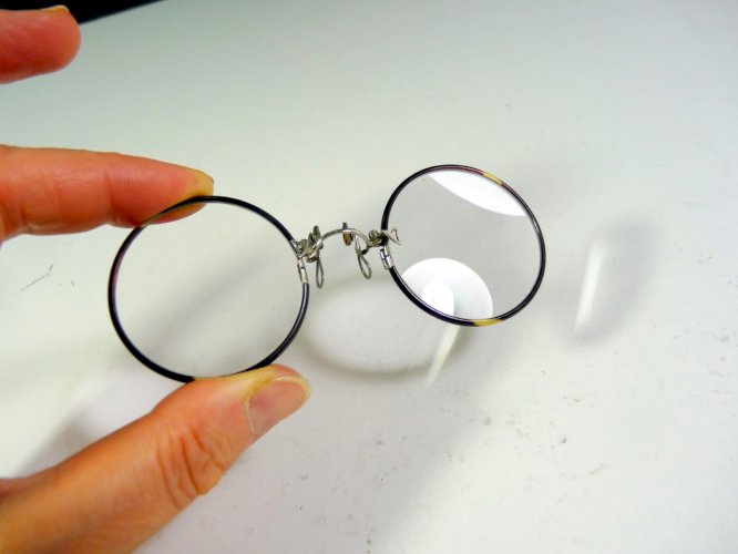 Paires de lunettes lorgnons vue XIX° verres ronds étui métalique noir