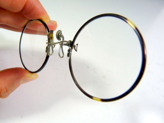 Paires de lunettes lorgnons vue XIX° verres ronds étui métalique noir