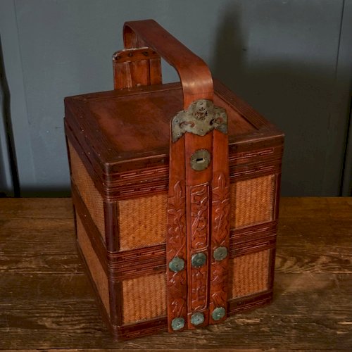 Panier chinois de déjeuner XXe en bambou et rotin bois gravé L9008