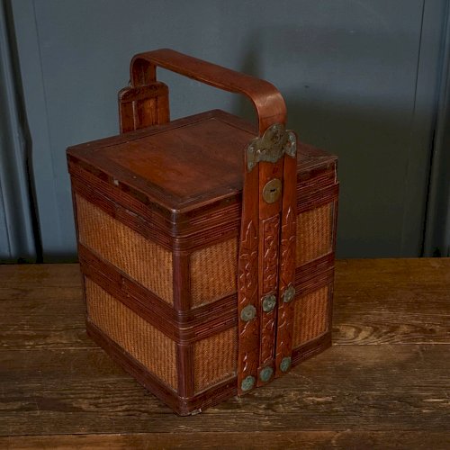 Panier chinois de déjeuner XXe en bambou et rotin bois gravé L9008