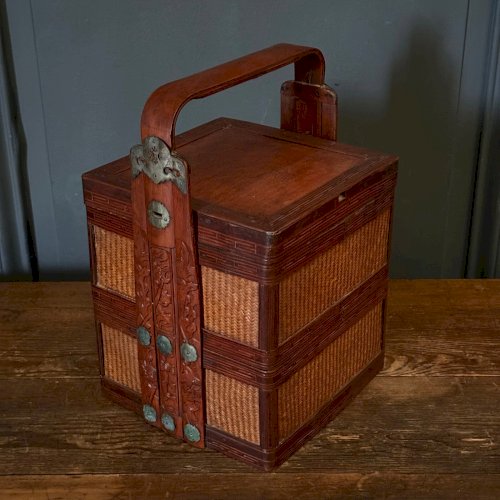 Panier chinois de déjeuner XXe en bambou et rotin bois gravé L9008