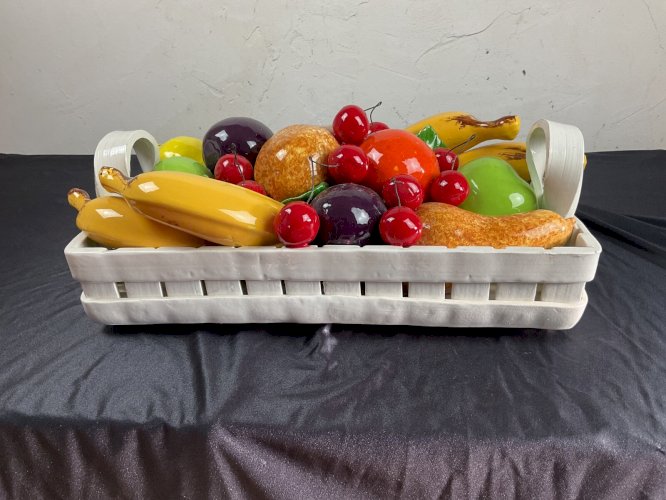PANIER EN BARBOTINE MAJOLIQUE CORBEILLE TROMPE L OEIL FRUITS POMMES,BANANE…….