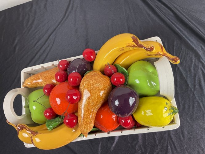 PANIER EN BARBOTINE MAJOLIQUE CORBEILLE TROMPE L OEIL FRUITS POMMES,BANANE…….