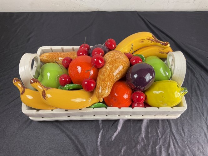 PANIER EN BARBOTINE MAJOLIQUE CORBEILLE TROMPE L OEIL FRUITS POMMES,BANANE…….