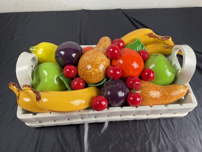 PANIER EN BARBOTINE MAJOLIQUE CORBEILLE TROMPE L OEIL FRUITS POMMES,BANANE…….