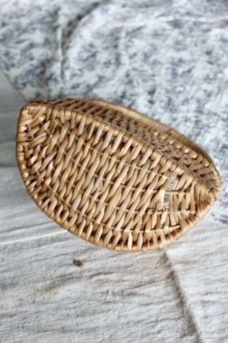 Panier mural vintage en osier tressé