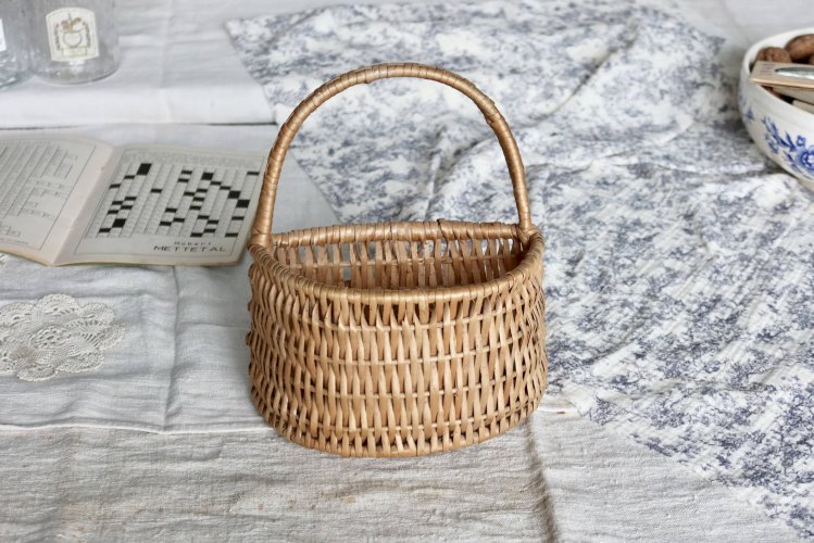 Panier mural vintage en osier tressé