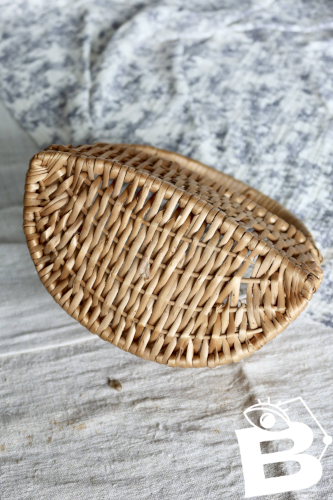 Panier mural vintage en osier tressé