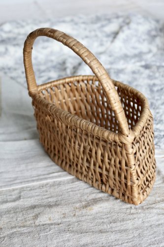 Panier mural vintage en osier tressé
