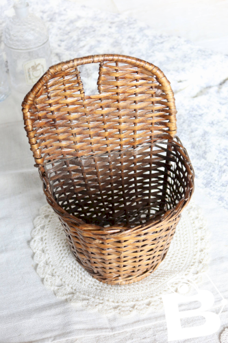 Panier mural vintage en rotin foncé - Décoration murale