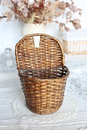 Panier mural vintage en rotin foncé - Décoration murale