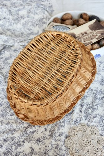 Panier ovale vintage en osier tressé à bordure tressée épaisse