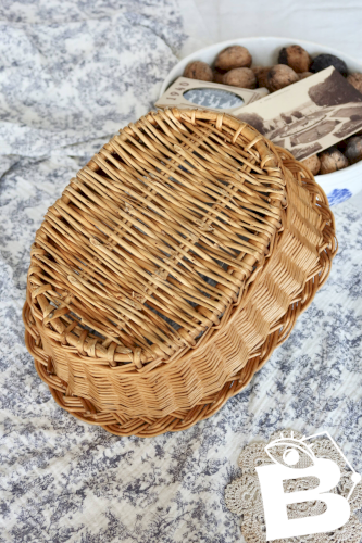 Panier ovale vintage en osier tressé à bordure tressée épaisse
