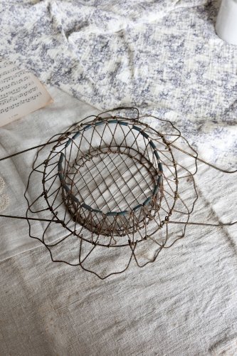 Panier pliant vintage en métal en forme de fleur