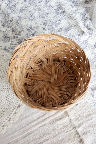 Panier rond vintage en osier naturel – Tressage croisé rustique