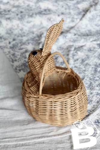 Panier vintage en osier en forme de lapin