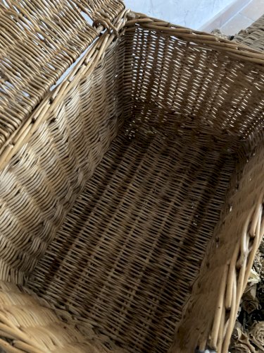 Panière ancienne en osier avec fermeture et poignée