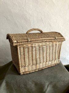 Panière en osier avec couvercle convexe