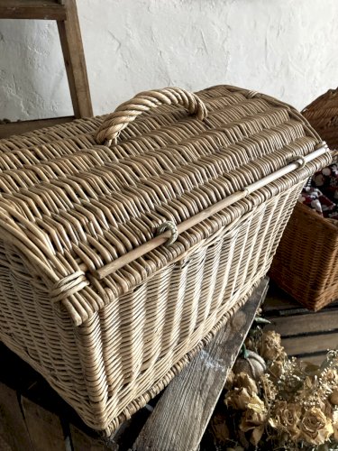 Panière en osier avec couvercle convexe