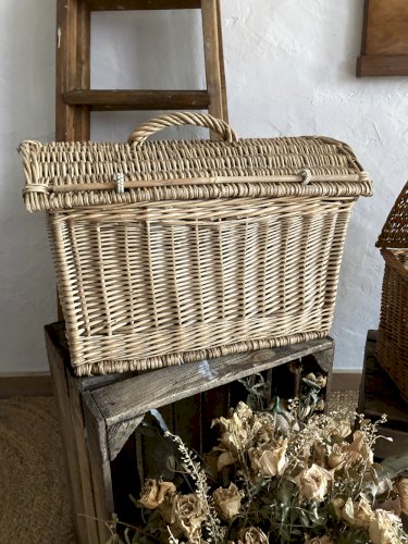 Panière en osier avec couvercle convexe