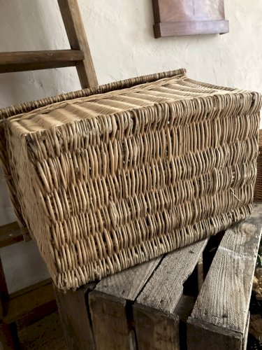 Panière en osier avec couvercle convexe